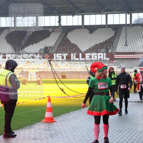 07.12.2025 - St. Pauli X-Mass-Run No. 15 Luisa Fischer http://msf.ph/oto/9386226 07.12.2025 11:39:35 Ziel 2099, 729, 2226, 2225, 453, 729, 1133, 1318, 1601, 1605, 1606, 1737, 2010, 2011, 2057, 2099, 2225, 2226, 2602, 2815, 2816, 2978, 3357, 3508, 3593 meine-sportfotos.de
