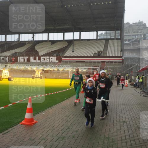 07.12.2025 - St. Pauli X-Mass-Run No. 15 Fabian Wolf http://msf.ph/oto/9386231 07.12.2025 10:15:17 Ziel 308, 431, 436, 438, 1180, 1183, 1885, 2666, 2667, 2668, 3103, 3741, 4494, 4536 meine-sportfotos.de