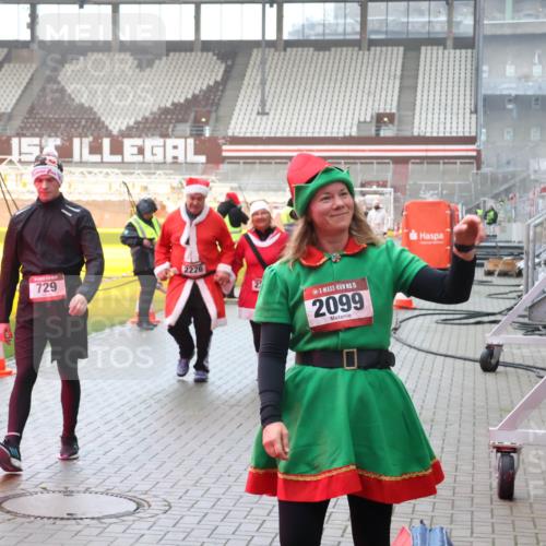 07.12.2025 - St. Pauli X-Mass-Run No. 15 Luisa Fischer http://msf.ph/oto/9386236 07.12.2025 11:39:40 Ziel 15, 2226, 729, 2, 15, 2099, 453, 729, 1737, 2010, 2011, 2057, 2225, 2226, 2602, 2978, 3357, 3593 meine-sportfotos.de