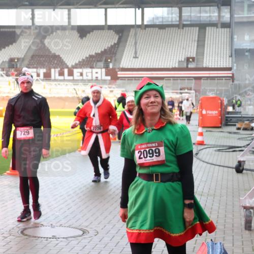 07.12.2025 - St. Pauli X-Mass-Run No. 15 Luisa Fischer http://msf.ph/oto/9386237 07.12.2025 11:39:40 Ziel 729, 2226, 15, 2099, 453, 729, 1737, 2010, 2011, 2057, 2225, 2226, 2602, 2978, 3357, 3593 meine-sportfotos.de