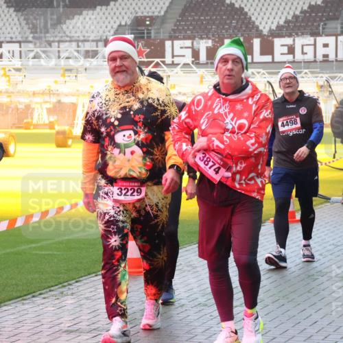 07.12.2025 - St. Pauli X-Mass-Run No. 15 Luisa Fischer http://msf.ph/oto/9386245 07.12.2025 10:19:45 Ziel 15, 3229, 3874, 4498, 608, 658, 661, 2750, 3011, 3013, 3455, 3695, 3724, 3975, 3976, 4038, 4074, 4115, 4330, 4331, 4436, 4437, 4438, 4466, 4473, 4475, 4498 meine-sportfotos.de