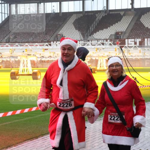 07.12.2025 - St. Pauli X-Mass-Run No. 15 Luisa Fischer http://msf.ph/oto/9386249 07.12.2025 11:39:43 Ziel 15, 2226, 1, 222, 12, 729, 1737, 2057, 2225, 2226, 2602, 2978, 3357, 3593 meine-sportfotos.de