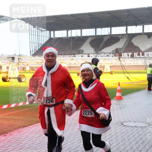 07.12.2025 - St. Pauli X-Mass-Run No. 15 Luisa Fischer http://msf.ph/oto/9386252 07.12.2025 11:39:44 Ziel 15, 2226, 2225, 12, 729, 1737, 2057, 2225, 2226, 2602, 2978, 3357, 3593 meine-sportfotos.de