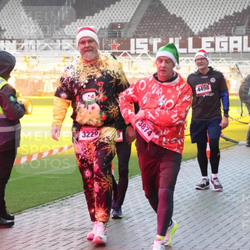 07.12.2025 - St. Pauli X-Mass-Run No. 15 Luisa Fischer http://msf.ph/oto/9386253 07.12.2025 10:19:46 Ziel 15, 3229, 0, 3874, 4498, 3608, 3606, 658, 661, 2750, 3011, 3013, 3455, 3695, 3724, 3975, 3976, 4038, 4074, 4115, 4330, 4331, 4436, 4437, 4438, 4466, 4473, 4475, 4498 meine-sportfotos.de