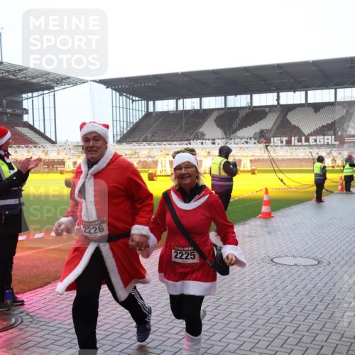 07.12.2025 - St. Pauli X-Mass-Run No. 15 Luisa Fischer http://msf.ph/oto/9386255 07.12.2025 11:39:44 Ziel 15, 9, 2226, 5, 2225, 12, 729, 1737, 2057, 2225, 2226, 2602, 2978, 3357, 3593 meine-sportfotos.de