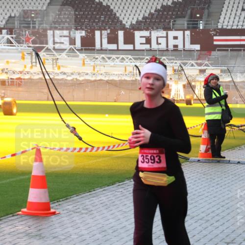 07.12.2025 - St. Pauli X-Mass-Run No. 15 Luisa Fischer http://msf.ph/oto/9386259 07.12.2025 11:39:52 Ziel 3593, 3357, 12, 533, 1737, 2057, 2225, 2226, 2602, 2978, 3357, 3362, 3593 meine-sportfotos.de