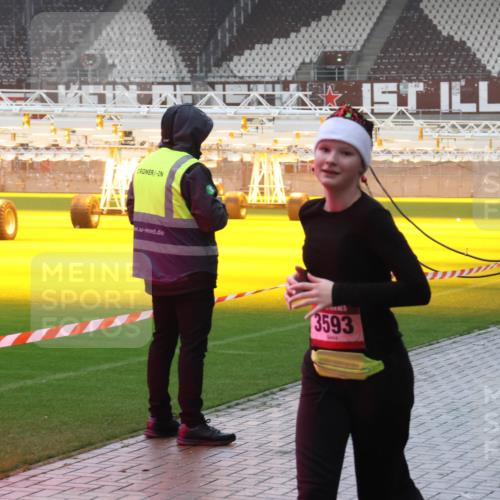 07.12.2025 - St. Pauli X-Mass-Run No. 15 Luisa Fischer http://msf.ph/oto/9386261 07.12.2025 11:39:53 Ziel 3593, 12, 533, 1737, 2057, 2225, 2226, 2978, 3357, 3362, 3593 meine-sportfotos.de