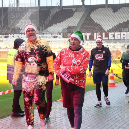 07.12.2025 - St. Pauli X-Mass-Run No. 15 Luisa Fischer http://msf.ph/oto/9386264 07.12.2025 10:19:47 Ziel 15, 3229, 3874, 15, 4498, 3608, 3606, 658, 661, 2750, 3011, 3013, 3455, 3695, 3724, 3975, 3976, 4038, 4074, 4115, 4330, 4331, 4436, 4437, 4438, 4466, 4473, 4475, 4498 meine-sportfotos.de