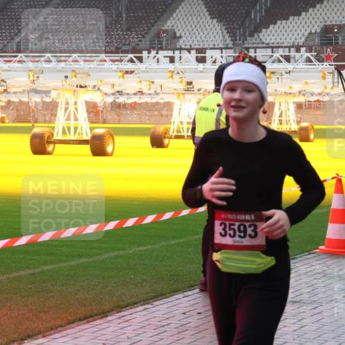 07.12.2025 - St. Pauli X-Mass-Run No. 15 Luisa Fischer http://msf.ph/oto/9386273 07.12.2025 11:39:53 Ziel 5, 3593, 12, 533, 1737, 2057, 2225, 2226, 2978, 3357, 3362, 3593 meine-sportfotos.de
