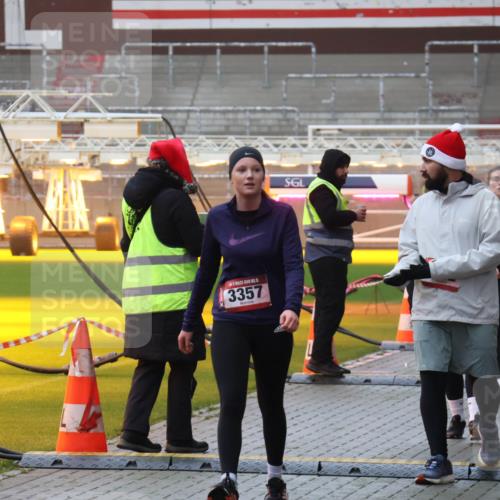 07.12.2025 - St. Pauli X-Mass-Run No. 15 Luisa Fischer http://msf.ph/oto/9386275 07.12.2025 11:39:56 Ziel 15, 3357, 533, 12, 533, 2057, 2225, 2226, 2978, 3357, 3362, 3593 meine-sportfotos.de