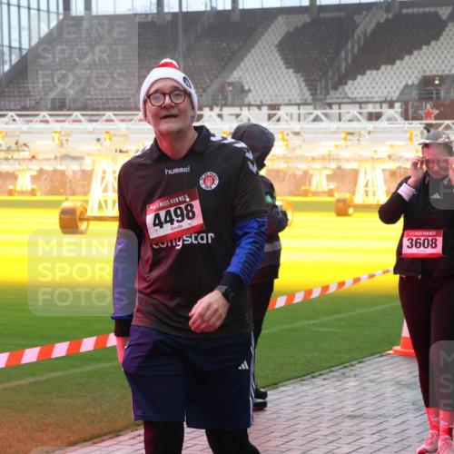 07.12.2025 - St. Pauli X-Mass-Run No. 15 Luisa Fischer http://msf.ph/oto/9386292 07.12.2025 10:19:51 Ziel 15, 4498, 15, 3608, 3600, 658, 661, 2750, 3011, 3013, 3455, 3695, 3724, 3975, 3976, 4038, 4074, 4115, 4330, 4331, 4436, 4437, 4438, 4466, 4473, 4475, 4498 meine-sportfotos.de