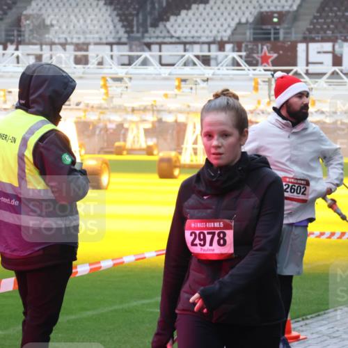 07.12.2025 - St. Pauli X-Mass-Run No. 15 Luisa Fischer http://msf.ph/oto/9386293 07.12.2025 11:40:08 Ziel 15, 2978, 2602, 12, 533, 1838, 1843, 2031, 2057, 2561, 2978, 3362, 3593 meine-sportfotos.de