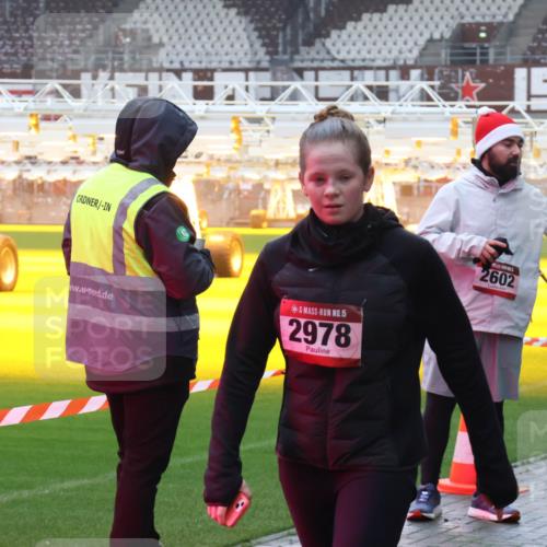07.12.2025 - St. Pauli X-Mass-Run No. 15 Luisa Fischer http://msf.ph/oto/9386294 07.12.2025 11:40:09 Ziel 15, 2978, 2602, 12, 533, 1168, 1169, 1838, 1843, 2031, 2057, 2561, 2978, 3362, 3593 meine-sportfotos.de