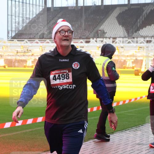 07.12.2025 - St. Pauli X-Mass-Run No. 15 Luisa Fischer http://msf.ph/oto/9386301 07.12.2025 10:19:51 Ziel 4498, 5, 3608, 658, 661, 2750, 3011, 3013, 3455, 3695, 3724, 3975, 3976, 4038, 4074, 4115, 4330, 4331, 4436, 4437, 4438, 4466, 4473, 4475, 4498 meine-sportfotos.de