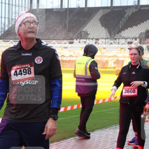 07.12.2025 - St. Pauli X-Mass-Run No. 15 Luisa Fischer http://msf.ph/oto/9386302 07.12.2025 10:19:52 Ziel 4498, 3608, 3606, 658, 661, 2750, 3011, 3013, 3455, 3695, 3724, 3975, 3976, 4038, 4074, 4115, 4330, 4331, 4436, 4437, 4438, 4466, 4473, 4475, 4498 meine-sportfotos.de