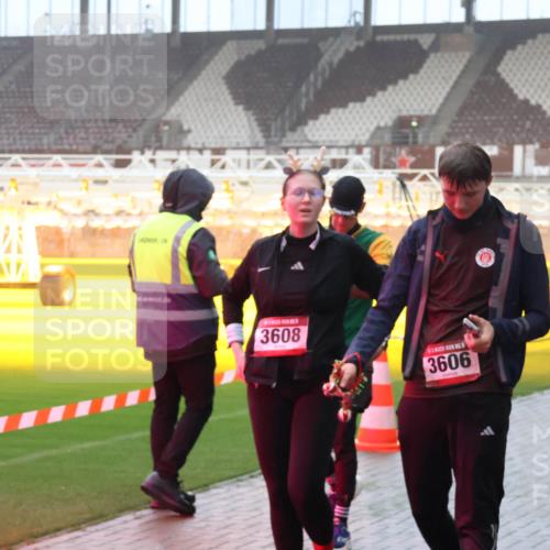 07.12.2025 - St. Pauli X-Mass-Run No. 15 Luisa Fischer http://msf.ph/oto/9386304 07.12.2025 10:19:52 Ziel 3608, 3606, 658, 661, 2750, 3011, 3013, 3455, 3695, 3724, 3975, 3976, 4038, 4074, 4115, 4330, 4331, 4436, 4437, 4438, 4466, 4473, 4475, 4498 meine-sportfotos.de