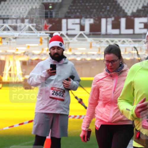 07.12.2025 - St. Pauli X-Mass-Run No. 15 Luisa Fischer http://msf.ph/oto/9386305 07.12.2025 11:40:11 Ziel 2602, 15, 533, 12, 533, 1168, 1169, 1838, 1843, 2031, 2057, 2561, 2978, 3362, 3593 meine-sportfotos.de