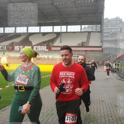 07.12.2025 - St. Pauli X-Mass-Run No. 15 Fabian Wolf http://msf.ph/oto/9386307 07.12.2025 10:15:22 Ziel 308, 431, 436, 438, 1180, 1183, 1885, 2666, 2667, 2668, 3103, 4494, 4536 meine-sportfotos.de