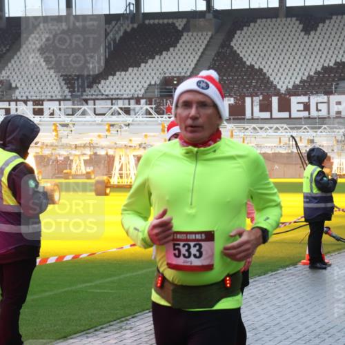 07.12.2025 - St. Pauli X-Mass-Run No. 15 Luisa Fischer http://msf.ph/oto/9386310 07.12.2025 11:40:12 Ziel 533, 1843, 12, 533, 1168, 1169, 1533, 1838, 1843, 2031, 2057, 2561, 3362, 3593 meine-sportfotos.de