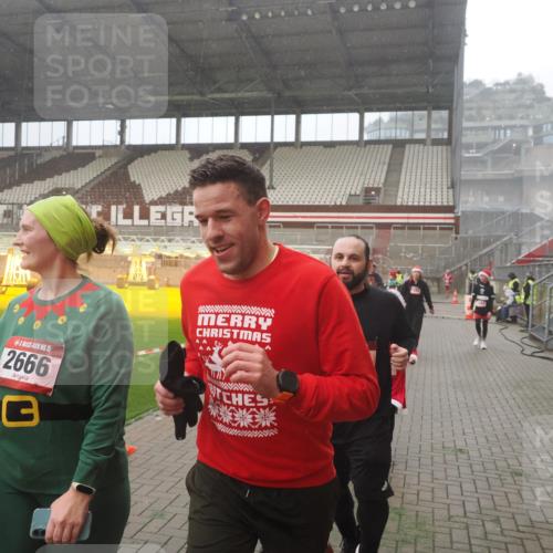 07.12.2025 - St. Pauli X-Mass-Run No. 15 Fabian Wolf http://msf.ph/oto/9386311 07.12.2025 10:15:22 Ziel 308, 431, 436, 438, 1180, 1183, 1885, 2666, 2667, 2668, 3103, 4494, 4536 meine-sportfotos.de