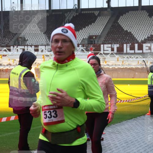 07.12.2025 - St. Pauli X-Mass-Run No. 15 Luisa Fischer http://msf.ph/oto/9386312 07.12.2025 11:40:12 Ziel 15, 533, 12, 533, 1168, 1169, 1533, 1838, 1843, 2031, 2057, 2561, 3362, 3593 meine-sportfotos.de