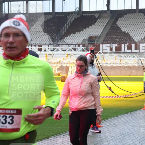 07.12.2025 - St. Pauli X-Mass-Run No. 15 Luisa Fischer http://msf.ph/oto/9386316 07.12.2025 11:40:12 Ziel 533, 12, 533, 1168, 1169, 1533, 1838, 1843, 2031, 2057, 2561, 3362, 3593 meine-sportfotos.de