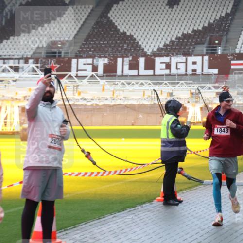 07.12.2025 - St. Pauli X-Mass-Run No. 15 Luisa Fischer http://msf.ph/oto/9386319 07.12.2025 11:40:13 Ziel 2602, 1843, 2561, 12, 533, 1168, 1169, 1533, 1838, 1843, 2031, 2057, 2561, 3362, 3593 meine-sportfotos.de