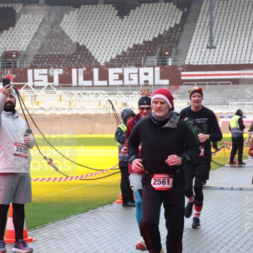 07.12.2025 - St. Pauli X-Mass-Run No. 15 Luisa Fischer http://msf.ph/oto/9386323 07.12.2025 11:40:14 Ziel 2602, 5, 2561, 561, 1838, 12, 533, 1168, 1169, 1533, 1838, 1843, 2031, 2057, 2561, 3362, 3593 meine-sportfotos.de