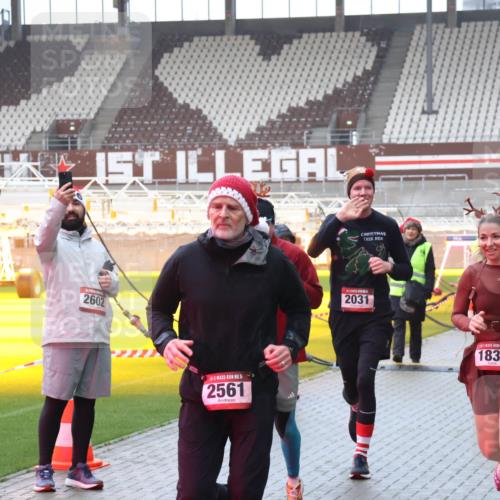 07.12.2025 - St. Pauli X-Mass-Run No. 15 Luisa Fischer http://msf.ph/oto/9386327 07.12.2025 11:40:15 Ziel 2602, 15, 2561, 2031, 5, 1838, 12, 533, 1168, 1169, 1533, 1838, 1843, 2031, 2057, 2561, 3362, 3593 meine-sportfotos.de
