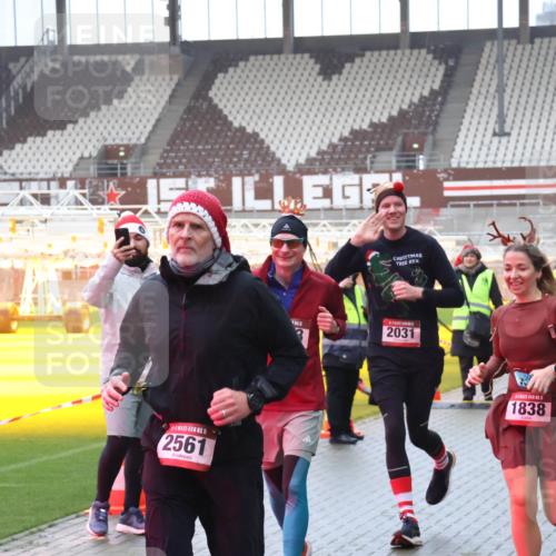 07.12.2025 - St. Pauli X-Mass-Run No. 15 Luisa Fischer http://msf.ph/oto/9386328 07.12.2025 11:40:15 Ziel 15, 2561, 2031, 15, 1838, 12, 533, 1168, 1169, 1533, 1838, 1843, 2031, 2057, 2561, 3362, 3593 meine-sportfotos.de