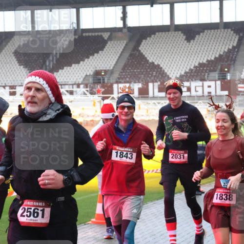 07.12.2025 - St. Pauli X-Mass-Run No. 15 Luisa Fischer http://msf.ph/oto/9386331 07.12.2025 11:40:16 Ziel 15, 2561, 5, 1843, 2031, 21, 15, 1838, 12, 533, 1168, 1169, 1533, 1838, 1843, 2031, 2057, 2561, 3362, 3593 meine-sportfotos.de