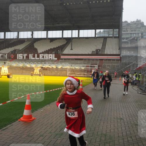 07.12.2025 - St. Pauli X-Mass-Run No. 15 Fabian Wolf http://msf.ph/oto/9386334 07.12.2025 10:15:23 Ziel 431, 436, 438, 1180, 1183, 1885, 2666, 2667, 2668, 3103, 4494, 4536 meine-sportfotos.de