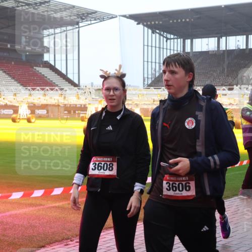 07.12.2025 - St. Pauli X-Mass-Run No. 15 Luisa Fischer http://msf.ph/oto/9386336 07.12.2025 10:19:55 Ziel 15, 3608, 15, 3606, 658, 661, 2750, 3011, 3013, 3455, 3695, 3724, 3975, 3976, 4038, 4074, 4115, 4330, 4436, 4437, 4438, 4466, 4473, 4475, 4498 meine-sportfotos.de