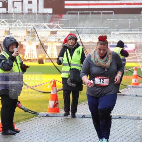 07.12.2025 - St. Pauli X-Mass-Run No. 15 Luisa Fischer http://msf.ph/oto/9386339 07.12.2025 11:40:18 Ziel 12, 3362, 12, 533, 1168, 1169, 1533, 1838, 1843, 2031, 2561, 3362, 3593 meine-sportfotos.de