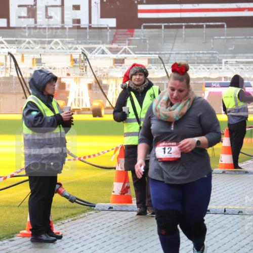07.12.2025 - St. Pauli X-Mass-Run No. 15 Luisa Fischer http://msf.ph/oto/9386342 07.12.2025 11:40:18 Ziel 56, 12, 3362, 12, 533, 1168, 1169, 1533, 1838, 1843, 2031, 2561, 3362, 3593 meine-sportfotos.de