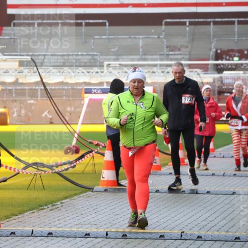 07.12.2025 - St. Pauli X-Mass-Run No. 15 Luisa Fischer http://msf.ph/oto/9386353 07.12.2025 11:40:23 Ziel 111, 1737, 1168, 12, 533, 1168, 1169, 1533, 1838, 1843, 2031, 2561, 3362, 3593 meine-sportfotos.de
