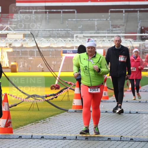 07.12.2025 - St. Pauli X-Mass-Run No. 15 Luisa Fischer http://msf.ph/oto/9386355 07.12.2025 11:40:23 Ziel 1737, 3362, 69, 1168, 12, 533, 1168, 1169, 1533, 1838, 1843, 2031, 2561, 3362, 3593 meine-sportfotos.de