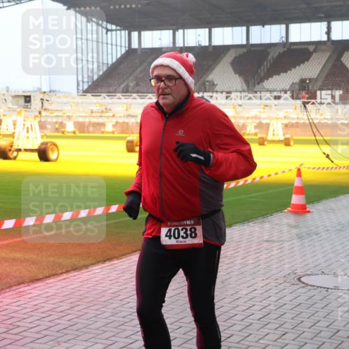 07.12.2025 - St. Pauli X-Mass-Run No. 15 Luisa Fischer http://msf.ph/oto/9386358 07.12.2025 10:19:59 Ziel 15, 4038, 658, 661, 2750, 3011, 3013, 3695, 3724, 4038, 4074, 4115, 4436, 4437, 4438, 4466, 4473, 4475 meine-sportfotos.de