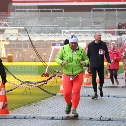 07.12.2025 - St. Pauli X-Mass-Run No. 15 Luisa Fischer http://msf.ph/oto/9386359 07.12.2025 11:40:24 Ziel 173, 69, 1168, 12, 533, 1168, 1169, 1533, 1838, 1843, 2031, 2561, 3362 meine-sportfotos.de