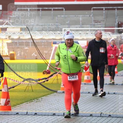 07.12.2025 - St. Pauli X-Mass-Run No. 15 Luisa Fischer http://msf.ph/oto/9386360 07.12.2025 11:40:24 Ziel 3362, 173, 1168, 12, 533, 1168, 1169, 1533, 1838, 1843, 2031, 2561, 3362 meine-sportfotos.de