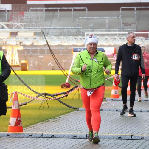 07.12.2025 - St. Pauli X-Mass-Run No. 15 Luisa Fischer http://msf.ph/oto/9386362 07.12.2025 11:40:24 Ziel 173, 33, 1168, 12, 533, 1168, 1169, 1533, 1838, 1843, 2031, 2561, 3362 meine-sportfotos.de