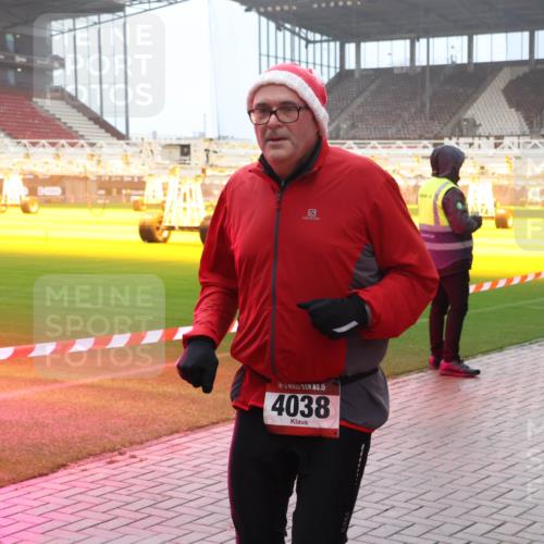 07.12.2025 - St. Pauli X-Mass-Run No. 15 Luisa Fischer http://msf.ph/oto/9386363 07.12.2025 10:19:59 Ziel 15, 4038, 658, 661, 2750, 3011, 3013, 3695, 3724, 4038, 4074, 4115, 4436, 4437, 4438, 4466, 4473, 4475 meine-sportfotos.de