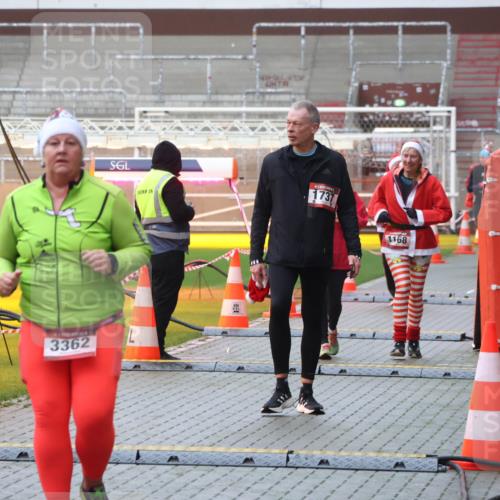 07.12.2025 - St. Pauli X-Mass-Run No. 15 Luisa Fischer http://msf.ph/oto/9386372 07.12.2025 11:40:26 Ziel 3362, 1737, 1168, 12, 533, 1168, 1169, 1533, 1838, 1843, 2031, 2561, 3362 meine-sportfotos.de