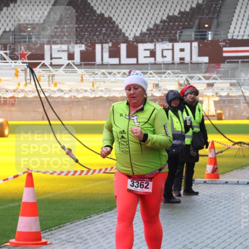 07.12.2025 - St. Pauli X-Mass-Run No. 15 Luisa Fischer http://msf.ph/oto/9386387 07.12.2025 11:40:31 Ziel 3362, 1737, 12, 533, 1168, 1169, 1533, 1838, 1843, 2031, 2561, 3362, 3824, 3825 meine-sportfotos.de