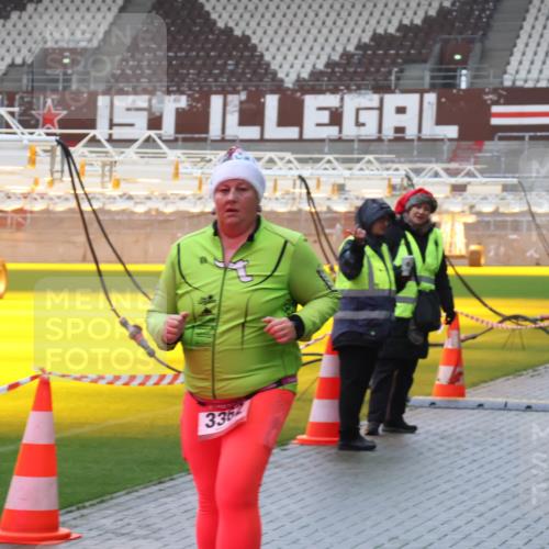 07.12.2025 - St. Pauli X-Mass-Run No. 15 Luisa Fischer http://msf.ph/oto/9386389 07.12.2025 11:40:31 Ziel 336, 1731, 12, 533, 1168, 1169, 1533, 1838, 1843, 2031, 2561, 3362, 3824, 3825 meine-sportfotos.de