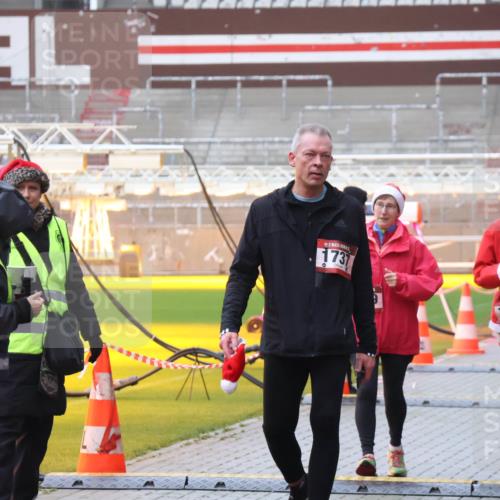 07.12.2025 - St. Pauli X-Mass-Run No. 15 Luisa Fischer http://msf.ph/oto/9386393 07.12.2025 11:40:33 Ziel 1737, 1168, 533, 1168, 1169, 1533, 1838, 1843, 2031, 2144, 2561, 2713, 3362, 3554, 3824, 3825 meine-sportfotos.de