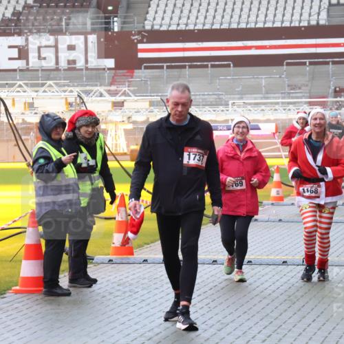 07.12.2025 - St. Pauli X-Mass-Run No. 15 Luisa Fischer http://msf.ph/oto/9386402 07.12.2025 11:40:35 Ziel 861, 1737, 69, 1168, 533, 533, 1168, 1169, 1533, 1756, 1838, 1843, 2031, 2144, 2561, 2713, 3362, 3554, 3824, 3825, 3850 meine-sportfotos.de