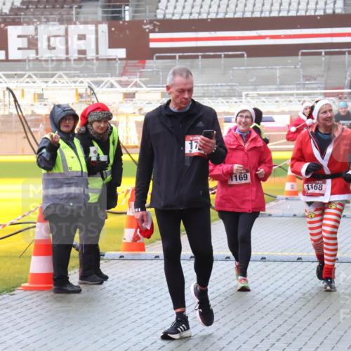 07.12.2025 - St. Pauli X-Mass-Run No. 15 Luisa Fischer http://msf.ph/oto/9386405 07.12.2025 11:40:35 Ziel 17, 1169, 1168, 533, 7, 533, 1168, 1169, 1533, 1756, 1838, 1843, 2031, 2144, 2561, 2713, 3362, 3554, 3824, 3825, 3850 meine-sportfotos.de