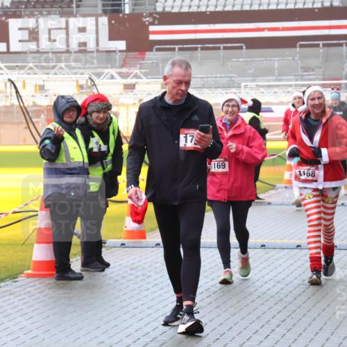 07.12.2025 - St. Pauli X-Mass-Run No. 15 Luisa Fischer http://msf.ph/oto/9386406 07.12.2025 11:40:36 Ziel 17, 169, 1168, 1533, 533, 1168, 1169, 1533, 1756, 1838, 1843, 2031, 2144, 2561, 2713, 3362, 3554, 3824, 3825, 3850 meine-sportfotos.de