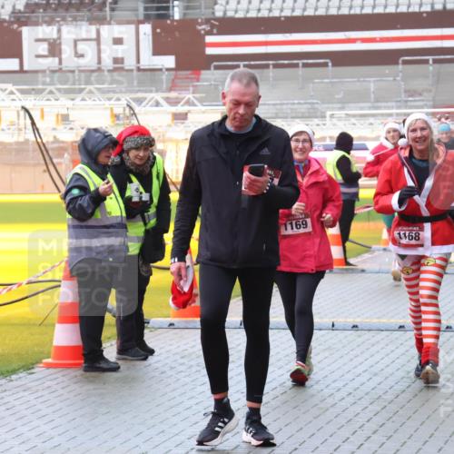07.12.2025 - St. Pauli X-Mass-Run No. 15 Luisa Fischer http://msf.ph/oto/9386407 07.12.2025 11:40:36 Ziel 1169, 1168, 1533, 533, 1168, 1169, 1533, 1756, 1838, 1843, 2031, 2144, 2561, 2713, 3362, 3554, 3824, 3825, 3850 meine-sportfotos.de